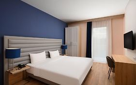 Akeah Verdi Budapest